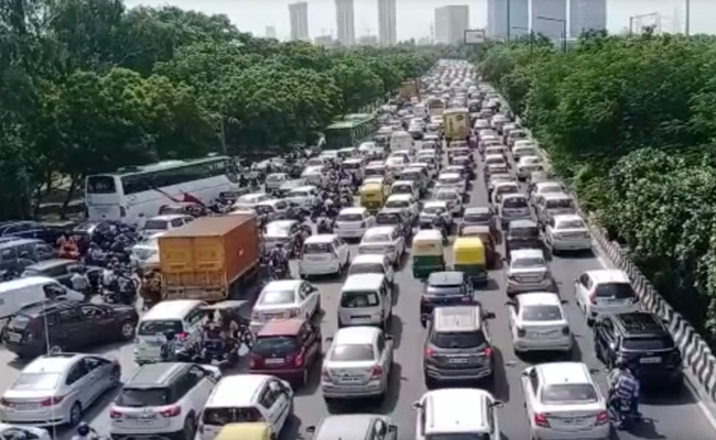 दिल्ली-NCR में 15 साल पुरानी कार के मालिकों को SC से बड़ी राहत, नहीं होगा एक्शन