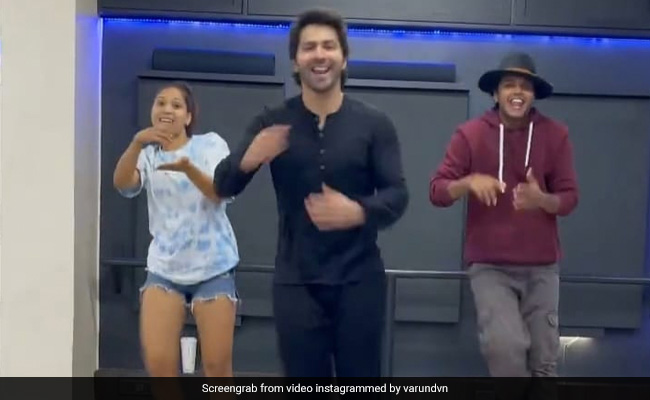 वरुण धवन ने 'Permission to Dance' सॉन्ग पर किया धमाकेदार डांस, बार-बार देखा जा रहा Video