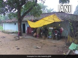 महिला हॉकी प्लेयर के घर की तस्वीरें हुईं वायरल, तो देखकर पसीजा लोगों का दिल - देखें Photos महिला हॉकी प्लेयर के घर की तस्वीरें हुईं वायरल, तो देखकर पसीजा लोगों का दिल - देखें Photos