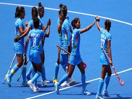 जब ब्रिटेन से जूझ रही थी भारतीय महिला हॉकी टीम, लोगों ने कहा - दिल जीता, अब दुनिया जीतो! जब ब्रिटेन से जूझ रही थी भारतीय महिला हॉकी टीम, लोगों ने कहा - दिल जीता, अब दुनिया जीतो!