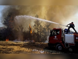 Wildfires Threaten Turkey&#039;s Fourth-Largest City Forcing Evacuations