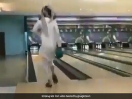 शख्स को नहीं आती थी बॉलिंग, तो लगाया गजब जुगाड़, लोग बोले- Bowling करने का सबसे आसान तरीका - देखें Video शख्स को नहीं आती थी बॉलिंग, तो लगाया गजब जुगाड़, लोग बोले- Bowling करने का सबसे आसान तरीका - देखें Video