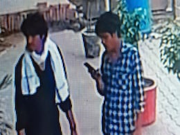 दिल्लीः रेस्टोरेंट में काम करने वाले युवक की दो बदमाशों ने सरेआम गोली मारकर की हत्या दिल्लीः रेस्टोरेंट में काम करने वाले युवक की दो बदमाशों ने सरेआम गोली मारकर की हत्या