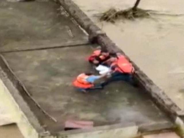 Watch: Madhya Pradesh Minister Tries Flood Rescue, Fails, Calls Chopper