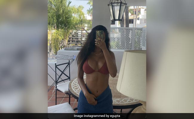 Esha Gupta Could Crack Mirrors With Her Stylish Bikini Mirror Selfies