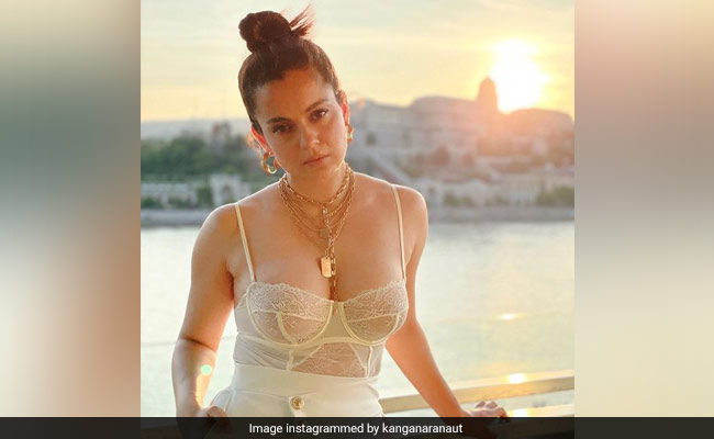 Actress Style : कंगना रनौत और शहनाज गिल का कॉर्सेट लुक हो गया पॉपुलर, आप भी दिखना चाहती हैं बोल्‍ड तो इस अंदाज में करें कैरी