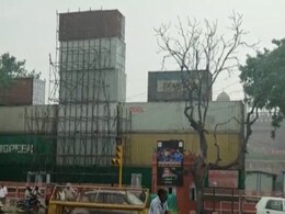 स्वतंत्रता दिवस से पहले लाल किला के सामने बड़े-बड़े कंटेनर लगे, दिल्ली पुलिस हाई अलर्ट पर स्वतंत्रता दिवस से पहले लाल किला के सामने बड़े-बड़े कंटेनर लगे, दिल्ली पुलिस हाई अलर्ट पर