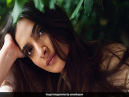 सोनम कपूर ने दिलचस्प कैप्शन के साथ शेयर कीं खूबसूरत Photos, फैन्स बोले- दुनिया का सबसे खूबसूरत चेहरा... सोनम कपूर ने दिलचस्प कैप्शन के साथ शेयर कीं खूबसूरत Photos, फैन्स बोले- दुनिया का सबसे खूबसूरत चेहरा...