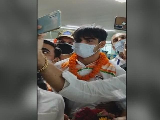 Grand Welcome For Olympic Gold Medallist Neeraj Chopra At Delhi Airport