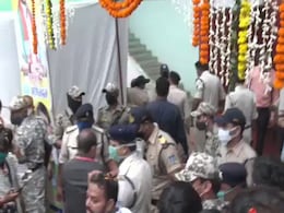 ज्योतिरादित्य सिंधिया के कार्यक्रम से वरिष्ठ BJP नेता को धक्के मारकर निकाला बाहर, देखें वायरल Video ज्योतिरादित्य सिंधिया के कार्यक्रम से वरिष्ठ BJP नेता को धक्के मारकर निकाला बाहर, देखें वायरल Video