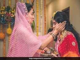 सुष्मिता सेन जल्द बनने वाली हैं बुआ, भाभी चारू असोपा को दीं शुभकामनाएं, देखें गोदभराई की तस्वीरें सुष्मिता सेन जल्द बनने वाली हैं बुआ, भाभी चारू असोपा को दीं शुभकामनाएं, देखें गोदभराई की तस्वीरें