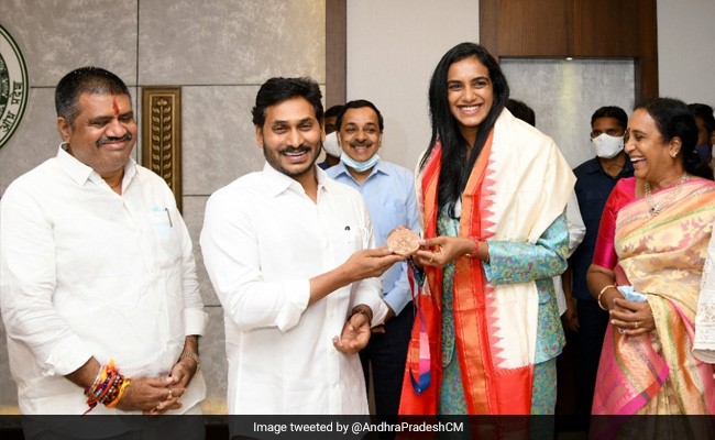 Andhra Chief Minister Felicitates Olympics Bronze Medal Winner PV Sindhu