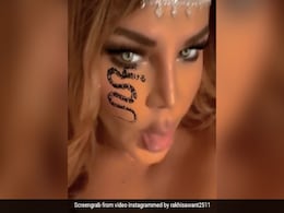 राखी सावंत ने दिखाया अपना नागिन अवतार, बोलीं- मैं तेरी दुश्मन, दुश्मन तू मेरा...देखें Video राखी सावंत ने दिखाया अपना नागिन अवतार, बोलीं- मैं तेरी दुश्मन, दुश्मन तू मेरा...देखें Video