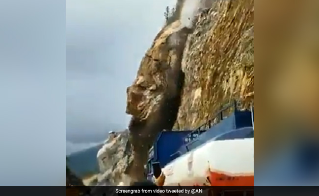 Boulders Rolling Down Hill Cause Traffic Chaos On Uttarakhand Highway