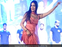 सपना चौधरी ने स्टेज पर देसी अंदाज में किया डांस, वायरल हुआ Video सपना चौधरी ने स्टेज पर देसी अंदाज में किया डांस, वायरल हुआ Video