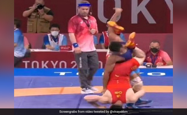 Tokyo Olympics: दीपक ने आखिरी सेकेंड में चली ऐसी खतरनाक चाल, चीन का पहलवान ऐसे धूल चाटने पर हुआ मजबूर- Video