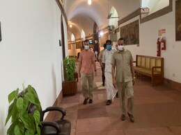 कांग्रेस समेत तमाम विपक्षी दलों ने की बैठक, राज्यसभा में ओबीसी संविधान संशोधन बिल पेश होने से पहले मुलाकात कांग्रेस समेत तमाम विपक्षी दलों ने की बैठक, राज्यसभा में ओबीसी संविधान संशोधन बिल पेश होने से पहले मुलाकात