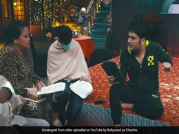 The Kapil Sharma Show: कपिल शर्मा ऐसे बनते हैं राजेश अरोड़ा, यूं होती है जोक्स की तैयारी- देखें शो का Video The Kapil Sharma Show: कपिल शर्मा ऐसे बनते हैं राजेश अरोड़ा, यूं होती है जोक्स की तैयारी- देखें शो का Video