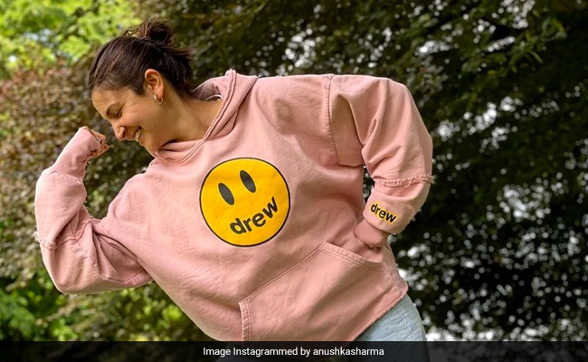 Just Some "Very Casual" Pics Of Anushka Sharma Flexing In A Park. Don't Ask Why