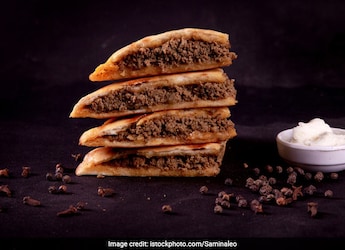 Move Over Aloo Paratha: This Keema Paratha Recipe Is Delicious Move Over Aloo Paratha: This Keema Paratha Recipe Is Delicious