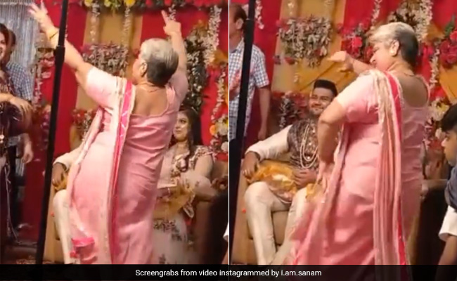 लड़के की सास ने स्टेज पर किया Energetic डांस, किया जबरदस्त भांगड़ा, लोग बोले- काश मुझे भी मिल जाए ऐसी सास - देखें Video