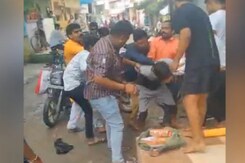 Bangle Seller Attacked In Indore Accused Of Molesting Minor, Case Filed Bangle Seller Attacked In Indore Accused Of Molesting Minor, Case Filed
