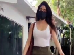 Janhvi Kapoor ने जिम से निकलते हुए पैपराजी को दिया ऐसा लुक, लोग बोले- बहुत गुस्से में लग रही है...देखें Video Janhvi Kapoor ने जिम से निकलते हुए पैपराजी को दिया ऐसा लुक, लोग बोले- बहुत गुस्से में लग रही है...देखें Video