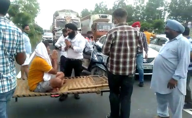 Farmers Block Highways To Protest "Brutal" Police Action In Haryana