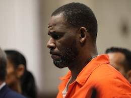 R Kelly Accuser Says Singer Choked Her When She Was 16 R Kelly Accuser Says Singer Choked Her When She Was 16