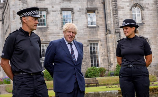 Boris Johnson Won't Isolate After Staff Member Tests Covid Positive