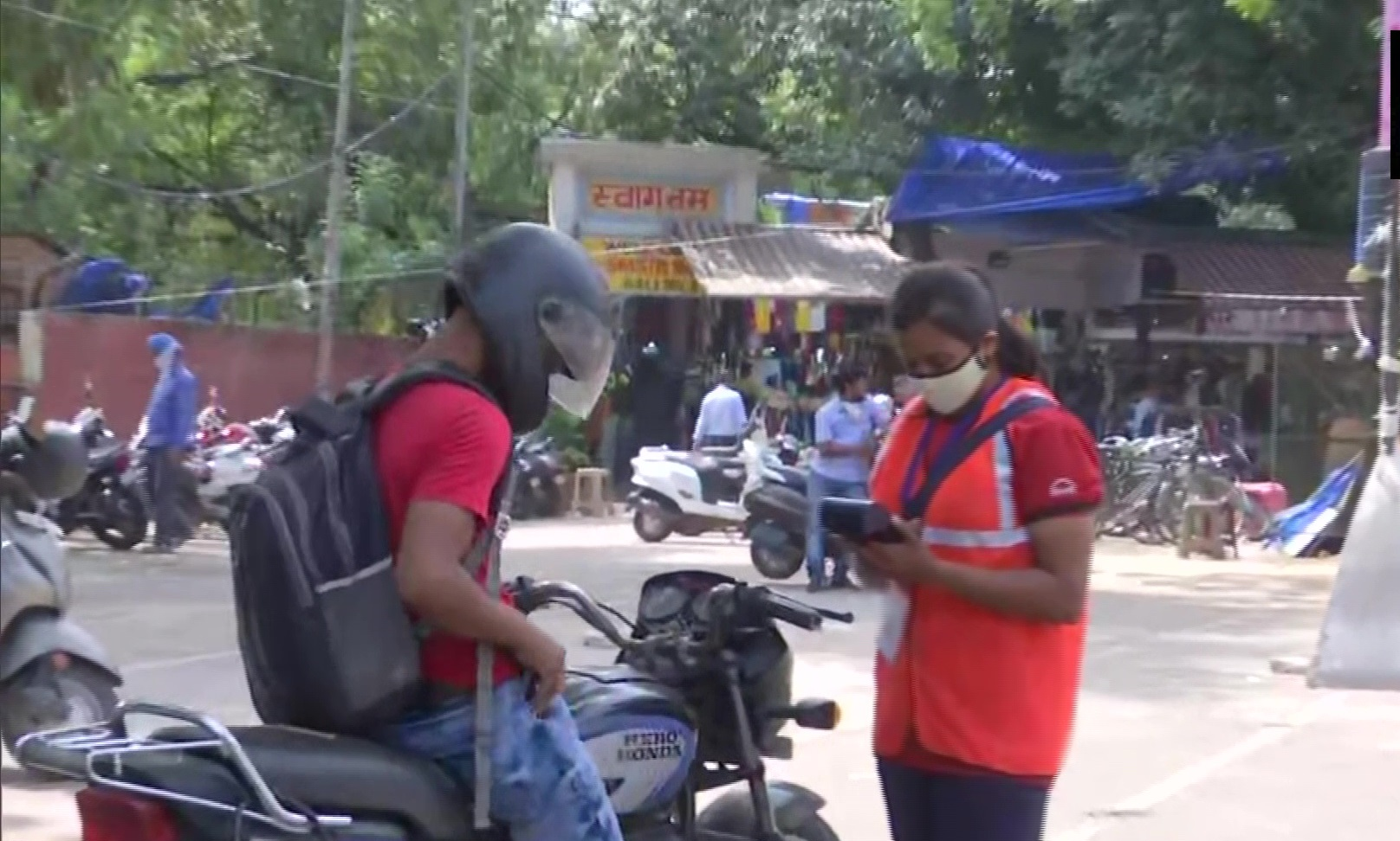 बीमार पिता के लिए बॉक्सर रितु चंडीगढ़ में पार्किंग की पर्चियां काट रहीं, कहा- पैसे नहीं इसलिए बॉक्सिंग छोड़ रही हूं