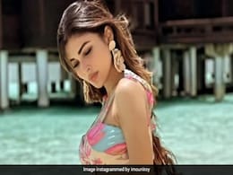मालदीव के सी-बीच पर यूं एंजॉय करती नजर आईं मौनी रॉय, ग्लैमरस अंदाज में शेयर किया वीडियो मालदीव के सी-बीच पर यूं एंजॉय करती नजर आईं मौनी रॉय, ग्लैमरस अंदाज में शेयर किया वीडियो