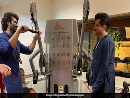 अनिल कपूर और अर्जुन कपूर ने शादी के बीच में ही शुरू कर दी एक्सरसाइज, सोशल मीडिया पर छाई चाचा भतीजे की जोड़ी अनिल कपूर और अर्जुन कपूर ने शादी के बीच में ही शुरू कर दी एक्सरसाइज, सोशल मीडिया पर छाई चाचा भतीजे की जोड़ी