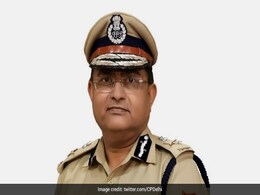Man Uses Delhi Police Chief's Picture To Threaten Lawyer On WhatsApp Man Uses Delhi Police Chief's Picture To Threaten Lawyer On WhatsApp