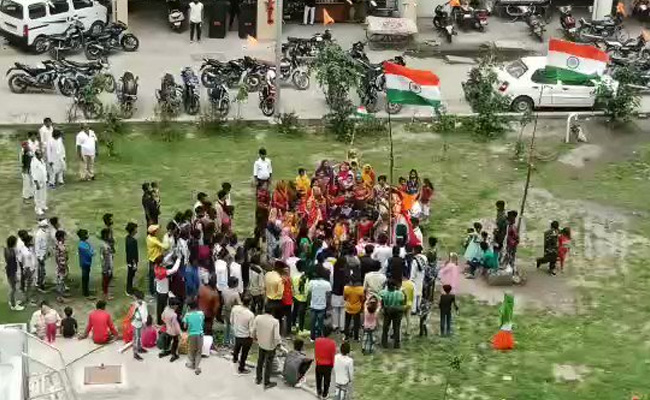 MP News: इंदौर में झंडा फहराने के दौरान विवादित नारेबाजी को लेकर दो पक्षों में पथराव