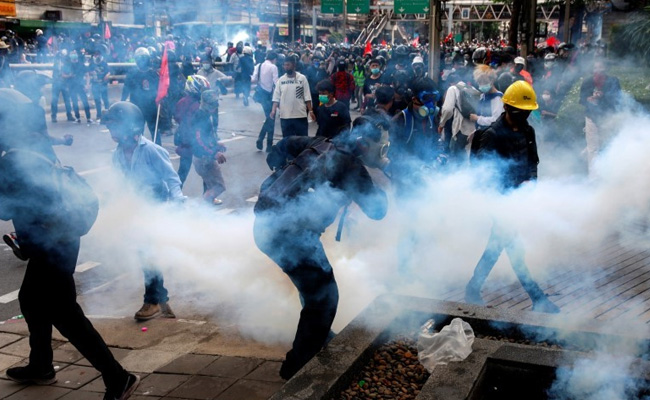 Thai Anti-Government Protesters Clash With Police In Bangkok
