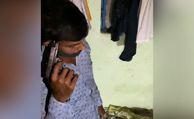 दिल्ली : बदमाश इमारत के भीतर से चिल्लाए, जाओ, वरना खुद को और 15 परिवारों को उड़ा देंगे, 3 घंटे के ऑपरेशन के बाद हुए ढेर