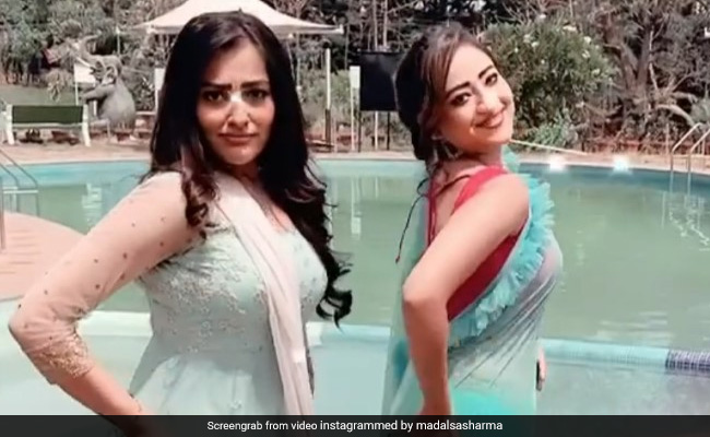 मदालसा शर्मा ने पूल किनारे जाह्नवी कपूर के गाने 'नदियों पार' पर किया डांस, देखें Video मदालसा शर्मा ने पूल किनारे जाह्नवी कपूर के गाने 'नदियों पार' पर किया डांस, देखें Video