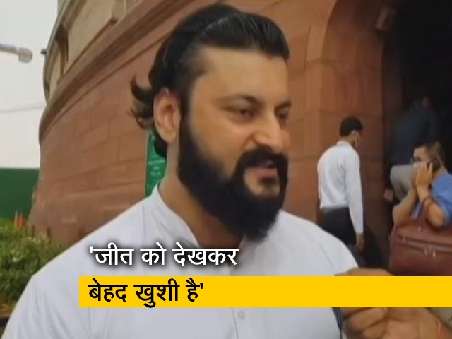 "हॉकी में दोनों टीमें गोल्ड जीतकर लाएं", NDTV से बोले सांसद अनुभव मोहंती