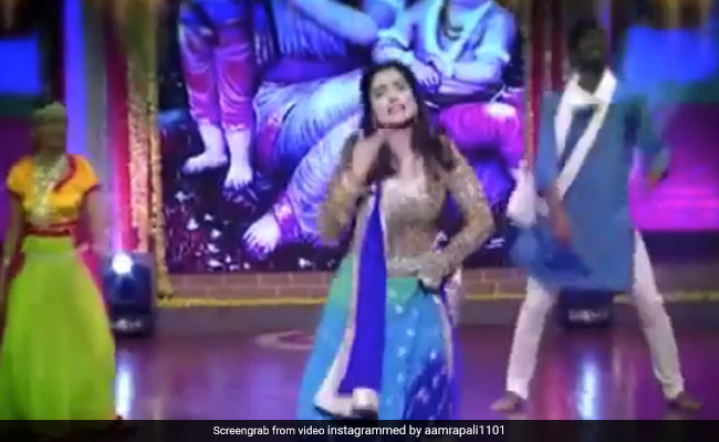 आम्रपाली दुबे ने भोजपुरी सॉन्ग पर डांस से मचाया धमाल, बार-बार देखा जा रहा Video