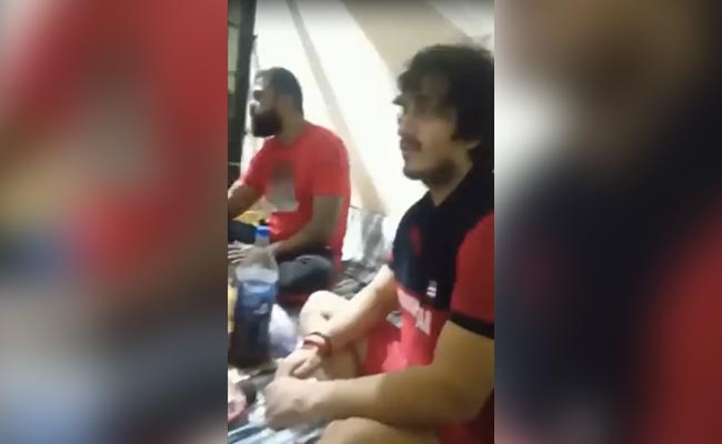 जेल में शराब पार्टी करते नजर आए नीरज बवानिया गैंग के कुख्यात अपराधी, वीडियो वायरल 