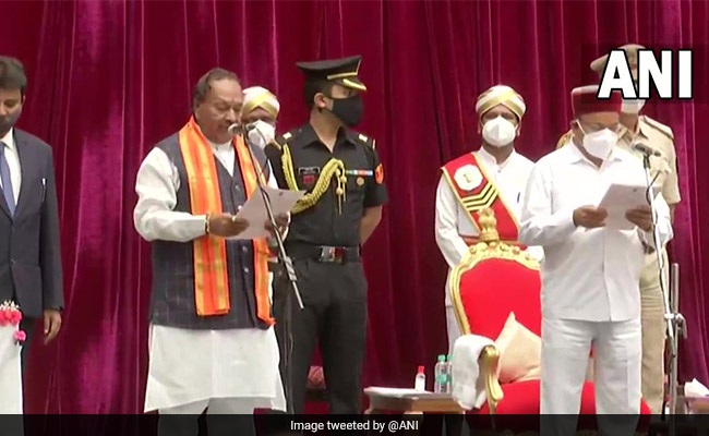 कर्नाटक की नई कैबिनेट में 29 मंत्री शामिल, कोई डिप्‍टी सीएम नहीं, बीएस येदियुरप्‍पा के बेटे को जगह नहीं मिली