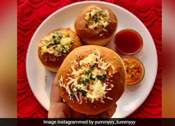 How to Make Bun Pizza - A Fluffy Cheesy Snack Fit For Any Time Of The Day How to Make Bun Pizza - A Fluffy Cheesy Snack Fit For Any Time Of The Day