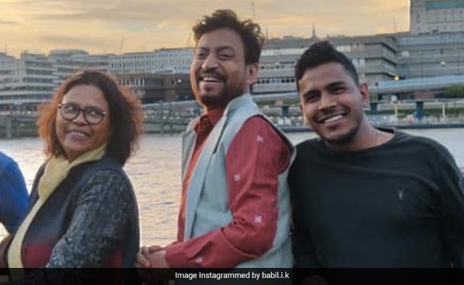 बाबिल ने शेयर की पिता इरफान खान की तस्वीर बोले- इस मुस्कान की याद आती है