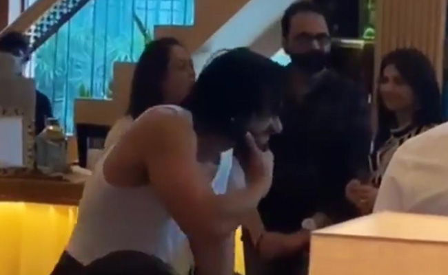 मां के बर्थडे पर रणवीर सिंह ने ‘खलीबली’ पर किया ऐसा डांस, फैन्स बोले- एनर्जी का पावरहाउस...देखें Video