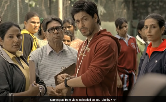 "<i>Gunda</i> Of The Film" Shah Rukh Khan Felt Like Thanking <I>Chak De! India</I> Team And So He Did