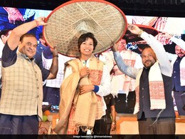 Tokyo Games: Assam Government Presents Rs 1 Crore To Olympic Medallist Lovlina Borgohain, Offers Deputy SP's Post Tokyo Games: Assam Government Presents Rs 1 Crore To Olympic Medallist Lovlina Borgohain, Offers Deputy SP's Post