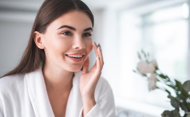 Benefits Of Lactic Acid: How To Use Lactic Acid For Chemical Exfoliation And To Get A Clear Complexion