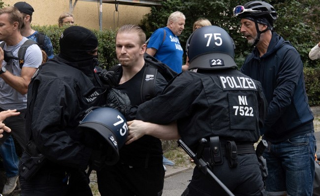 Over 600 Detained As COVID-19 Sceptics Defy Protest Ban In Germany's Capital