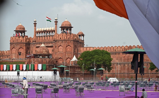 Giant Mural On Freedom Fighters Adorns Wall Of Containers At Red Fort